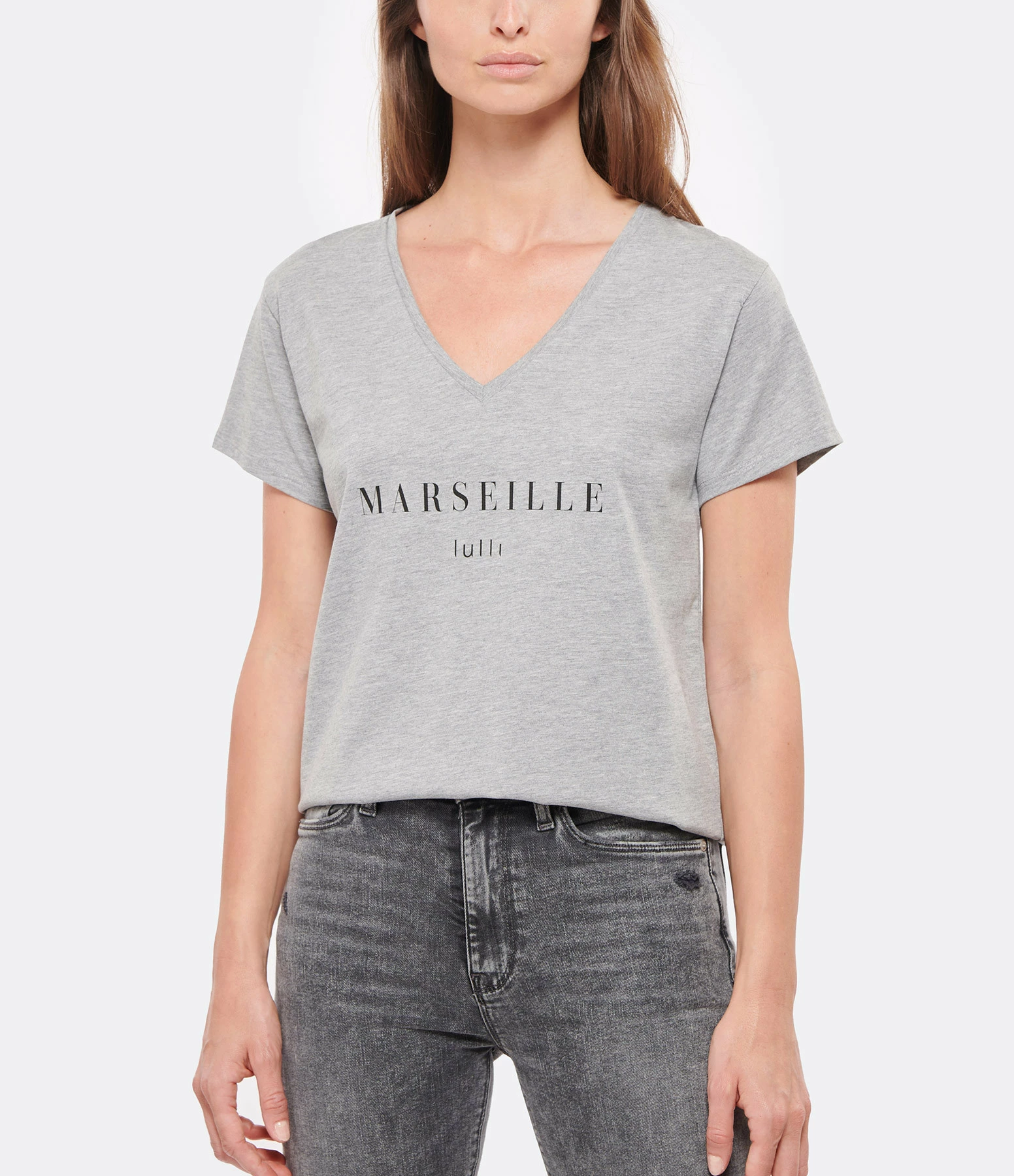Tee-shirt Lulli Marseille Col V Coton Gris, Collaboration Jeanne Vouland X Lulli – Image 3