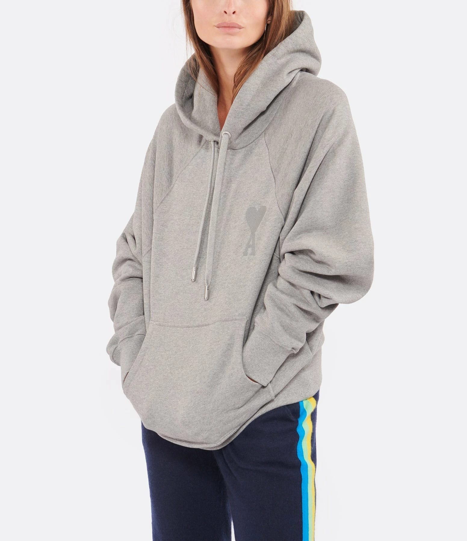 AMI Paris Sweatshirt Hoodie Unisexe Ami De Cœur Coton Bio Gris Chiné 5 AMI Paris Sweatshirt Hoodie Unisexe Ami De Cœur Coton Bio Gris Chiné – Image 3