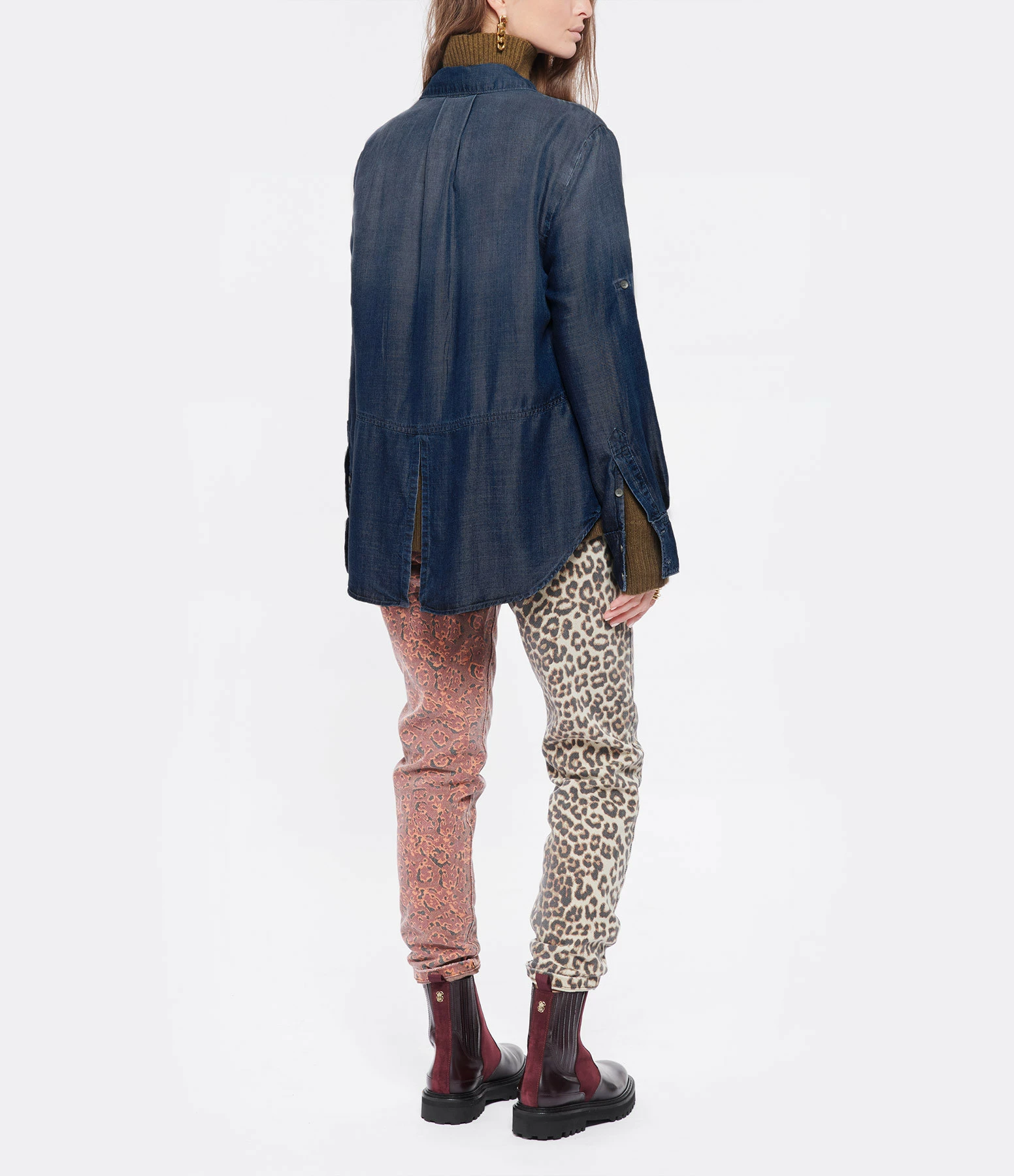 Bella Dahl Chemise Split Back Button Down Dark Ombre Wash – Image 5