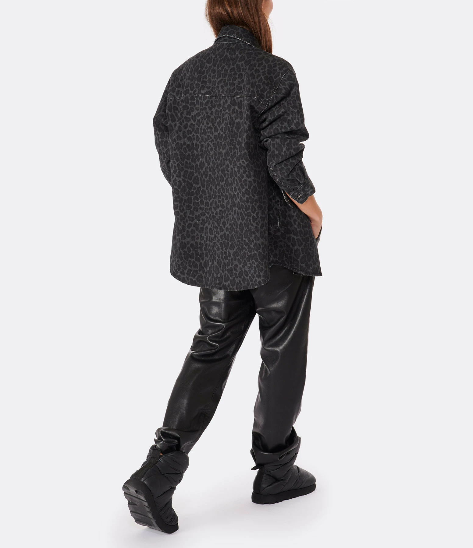 JEANNE VOULAND Surchemise Ezra Denim Léopard Stone Noir – Image 5