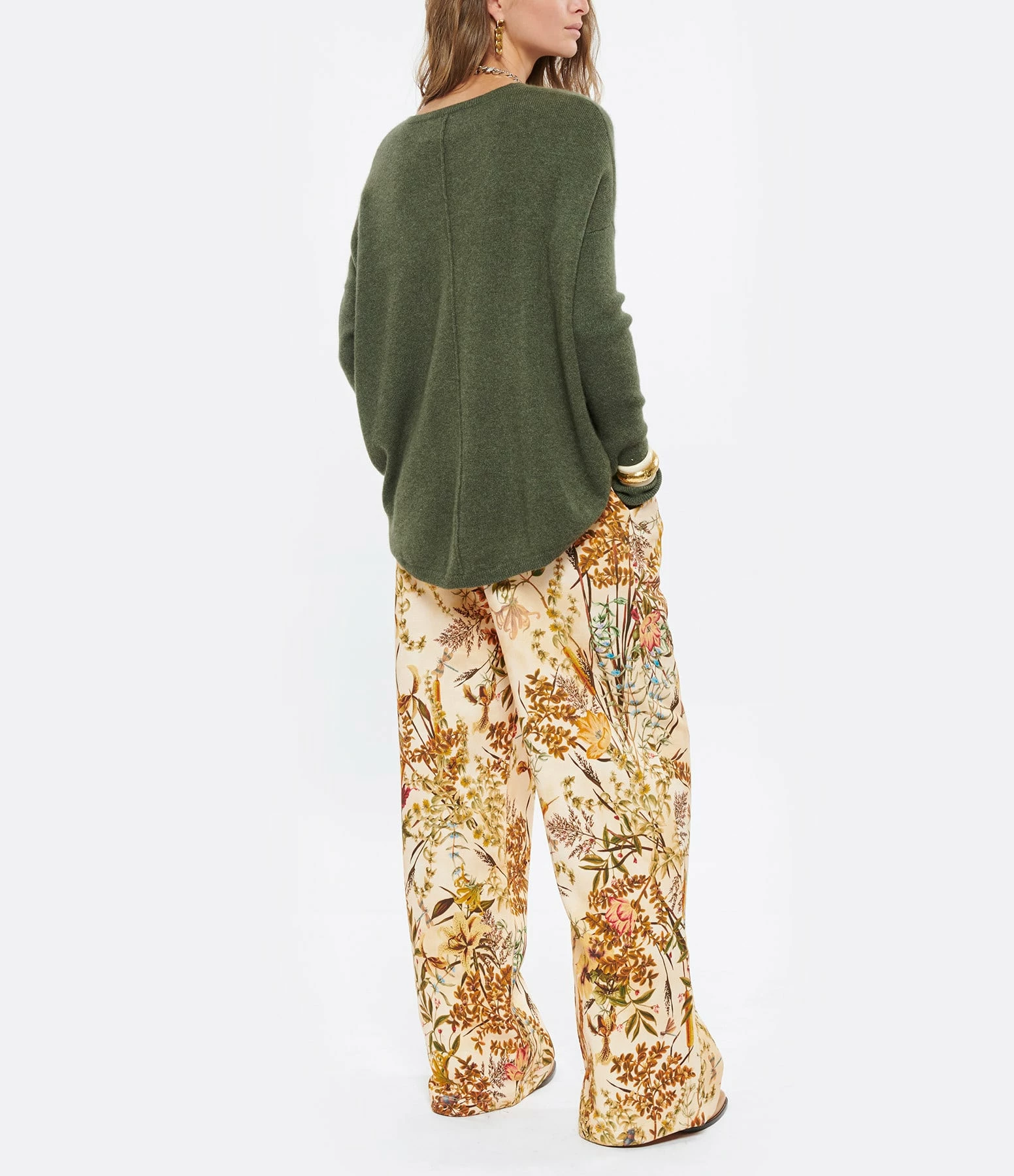 Kujten Pull Misha Col V Oversize Cachemire Kaki Foncé – Image 5