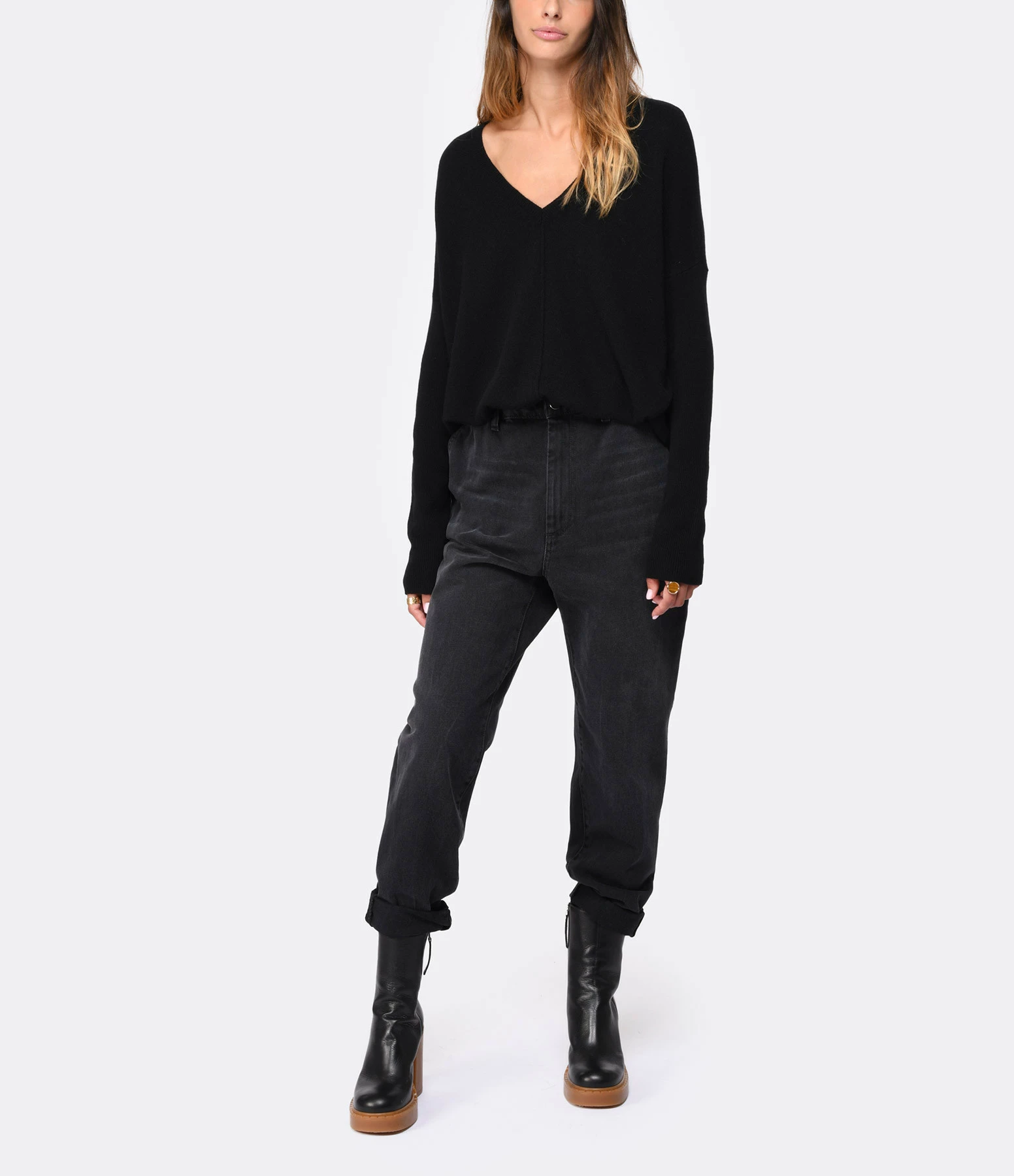 Kujten Pull Misha Col V Oversize Cachemire Noir – Image 4