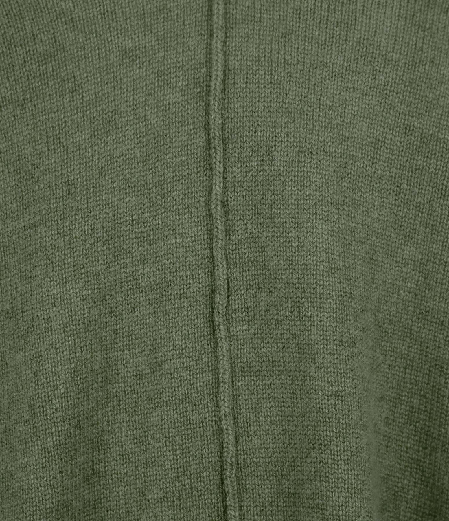 Kujten Pull Misha Col V Oversize Cachemire Kaki Foncé – Image 2