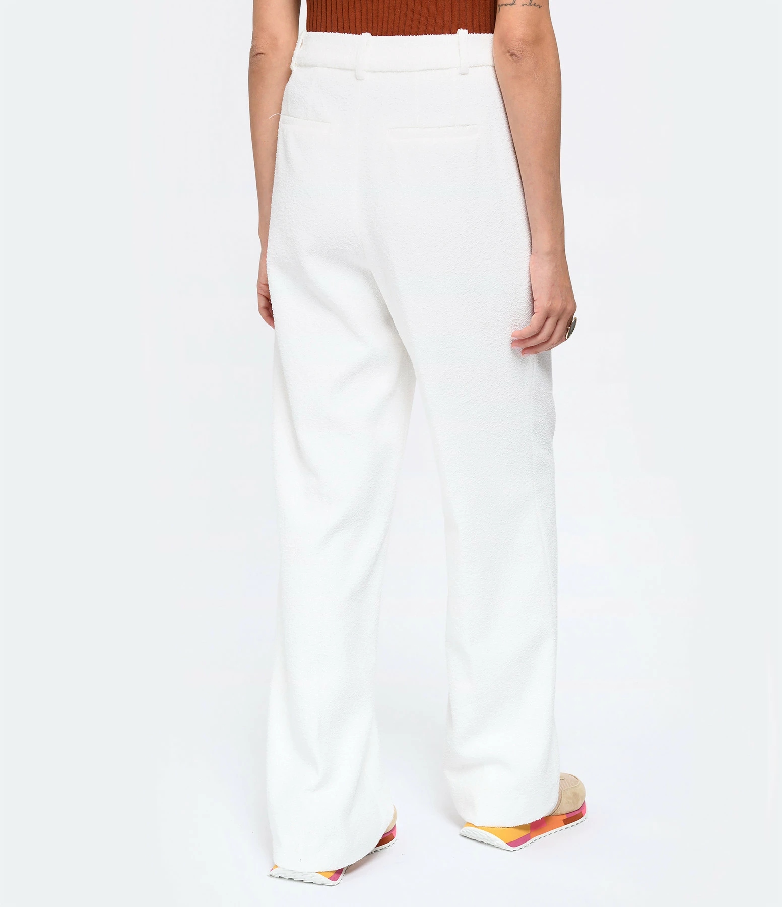 LOULOU STUDIO Pantalon Évasé Tabira Coton Ivoire – Image 5