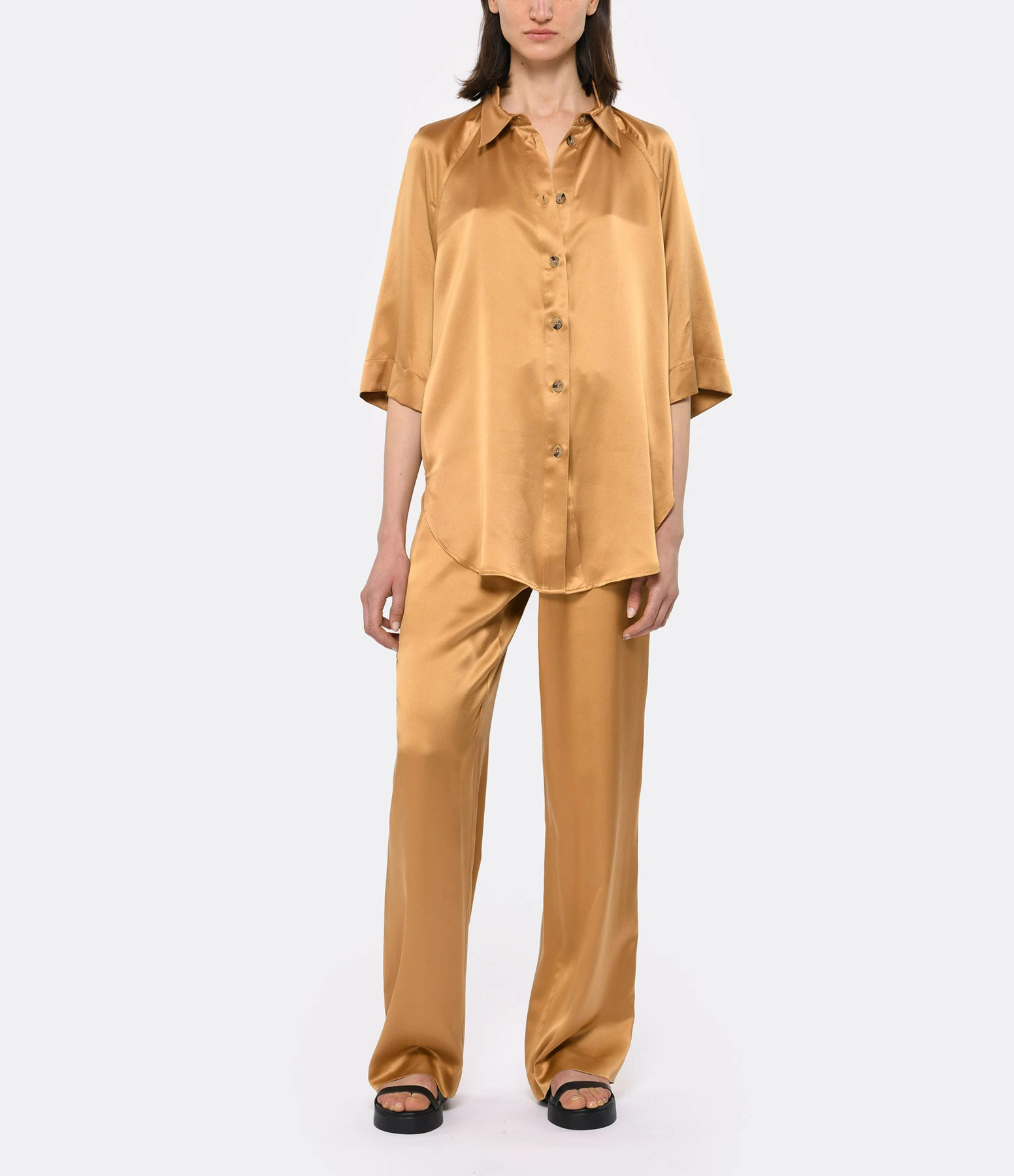 LOULOU STUDIO Chemise Manches Courtes Datia Soie Camel – Image 3