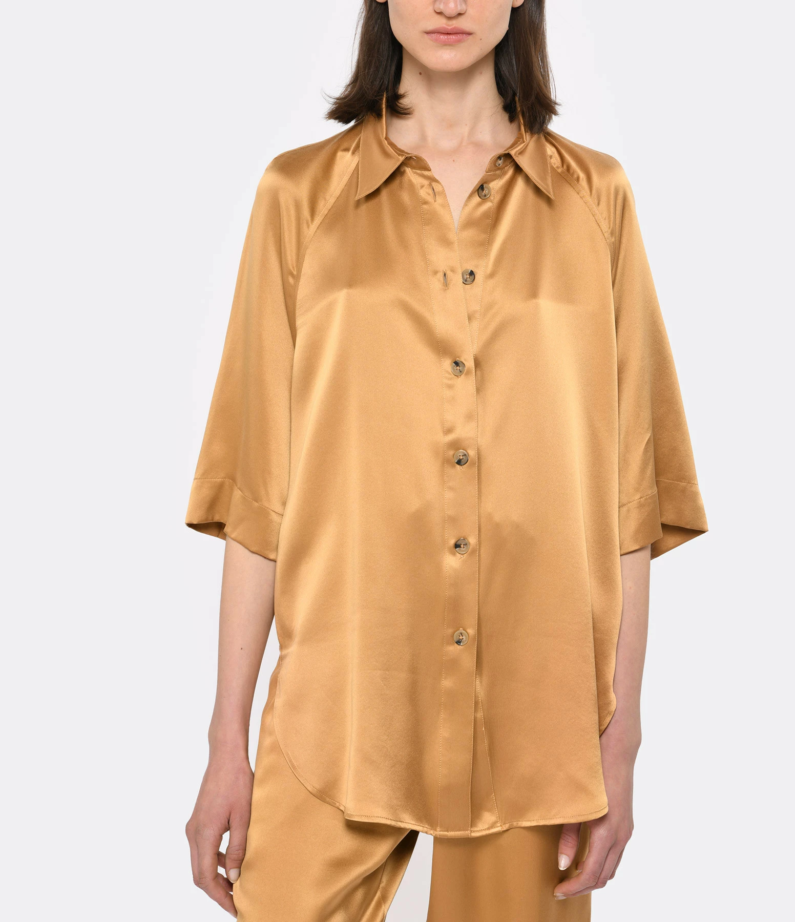 LOULOU STUDIO Chemise Manches Courtes Datia Soie Camel – Image 2