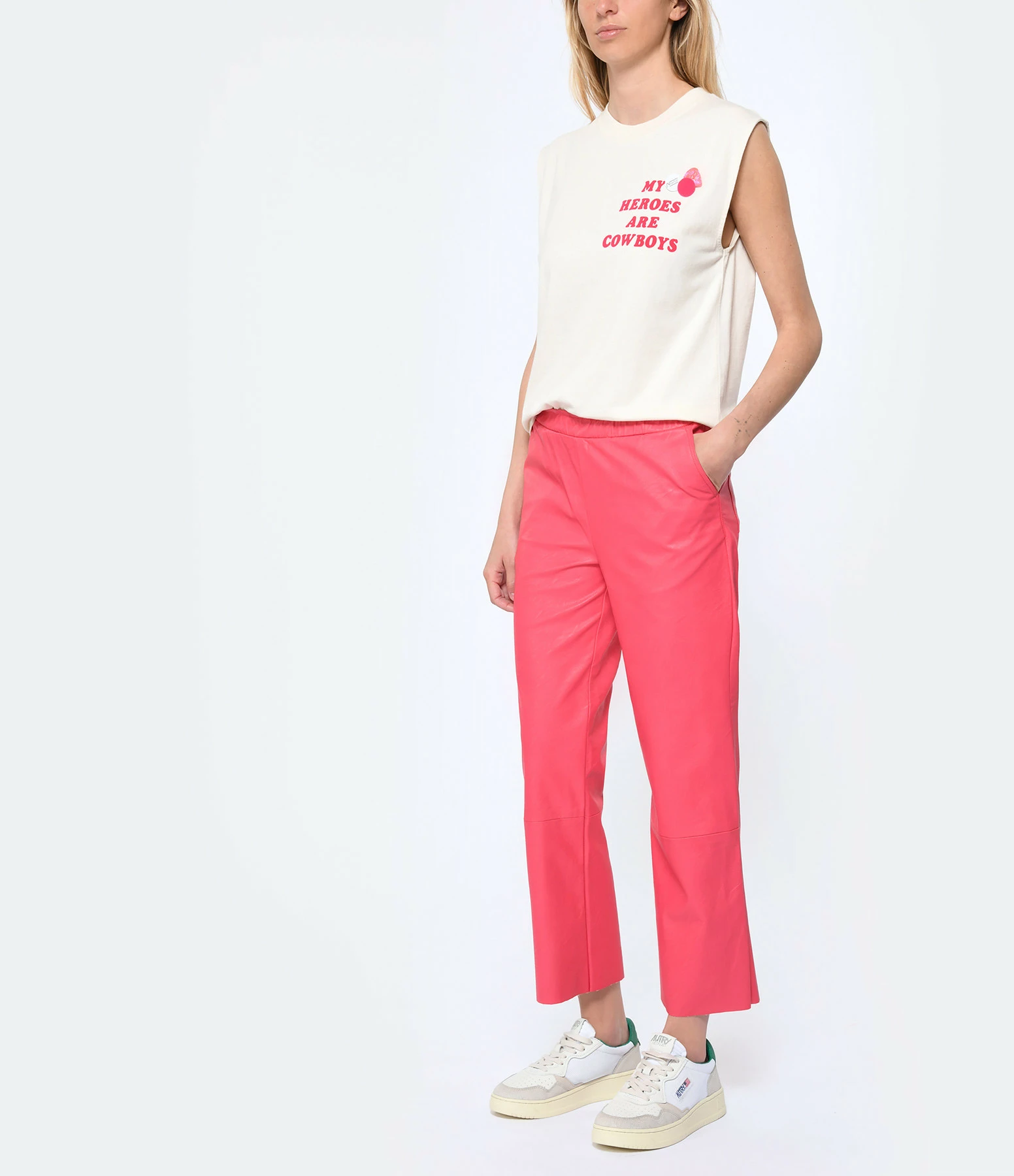 MAEVY MOUVEMENT LIBRE Pantalon Pantavegan Cuir Vegan Fraise – Image 3