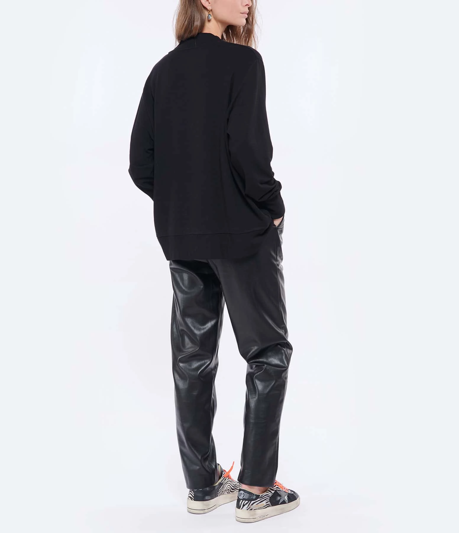 MAJESTIC FILATURES Pull Col V Noir – Image 5