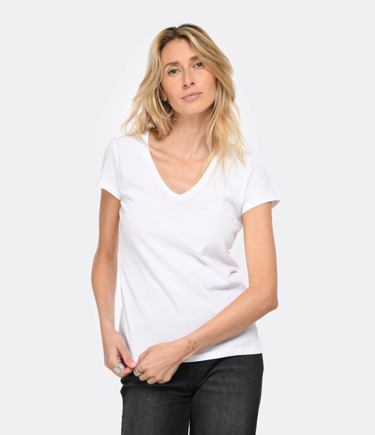 MAJESTIC FILATURES Tee-shirt Julia Col V Coton Blanc – Image 3