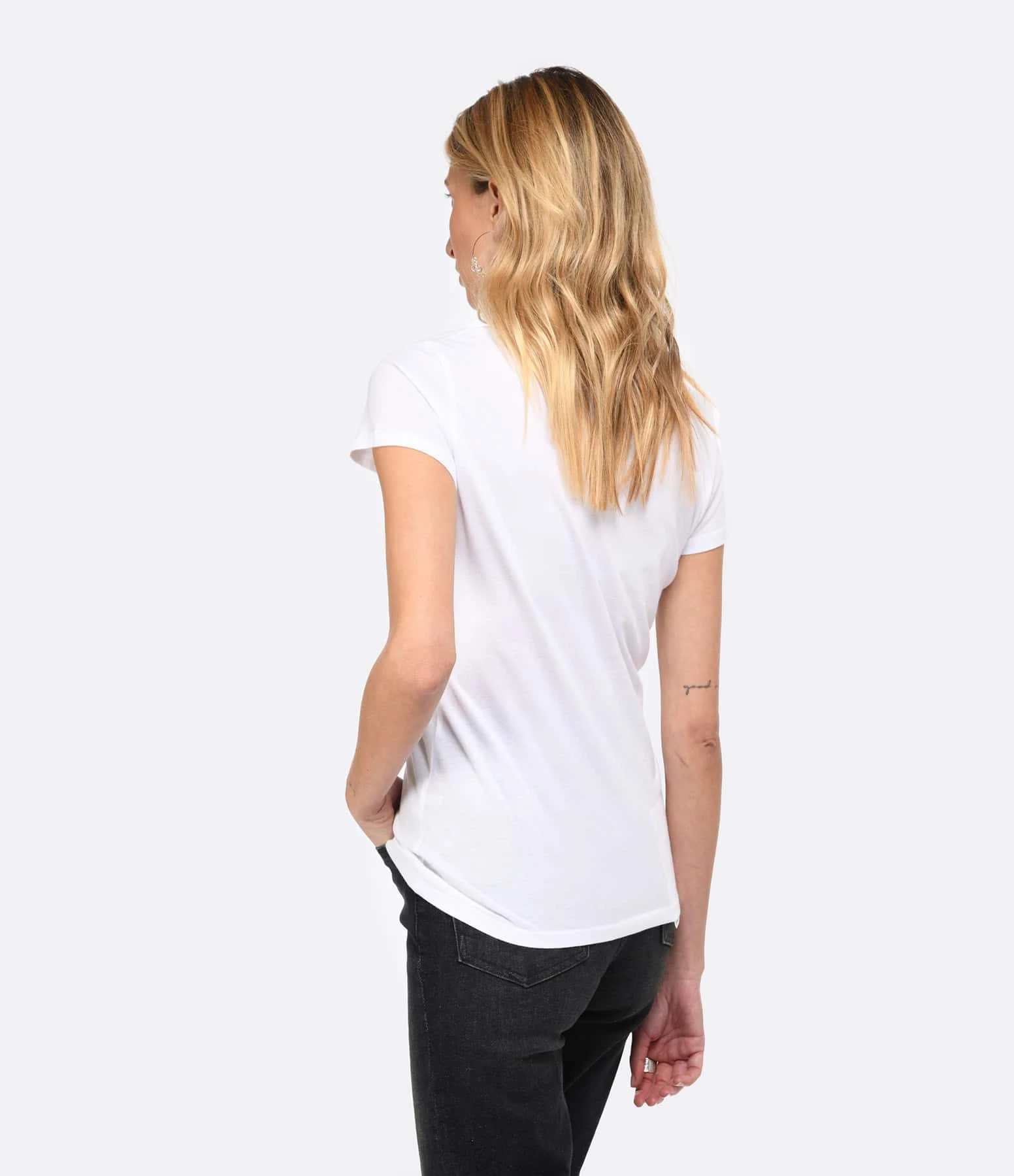 MAJESTIC FILATURES Tee-shirt Julia Col V Coton Blanc – Image 4