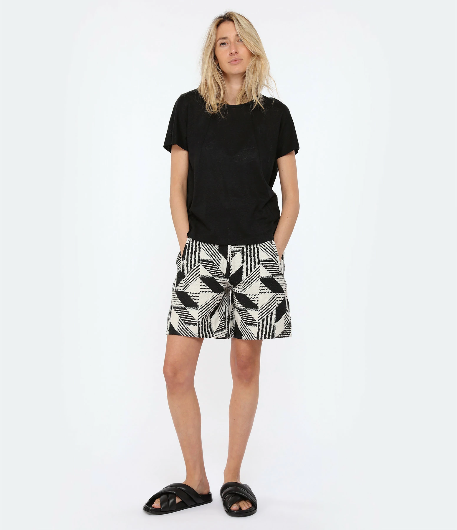 MAJESTIC FILATURES Tee-shirt Col Rond Lin Noir – Image 5