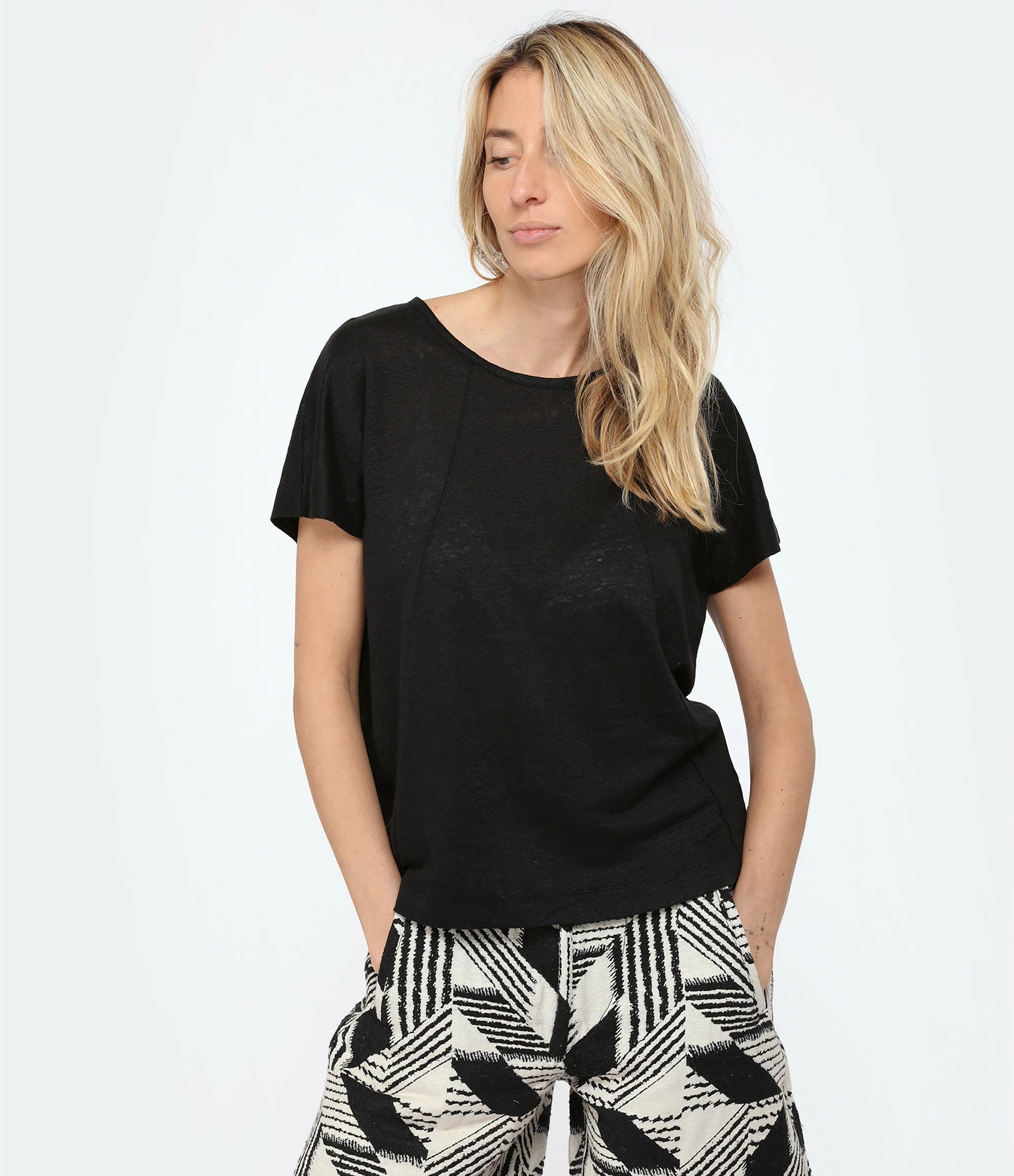 MAJESTIC FILATURES Tee-shirt Col Rond Lin Noir – Image 3