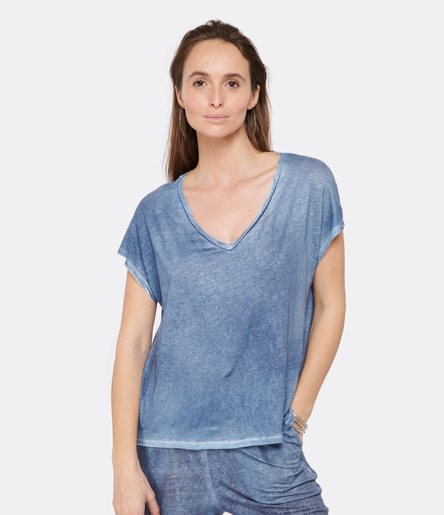 MAJESTIC FILATURES Tee-shirt Col V Lin Océan – Image 4