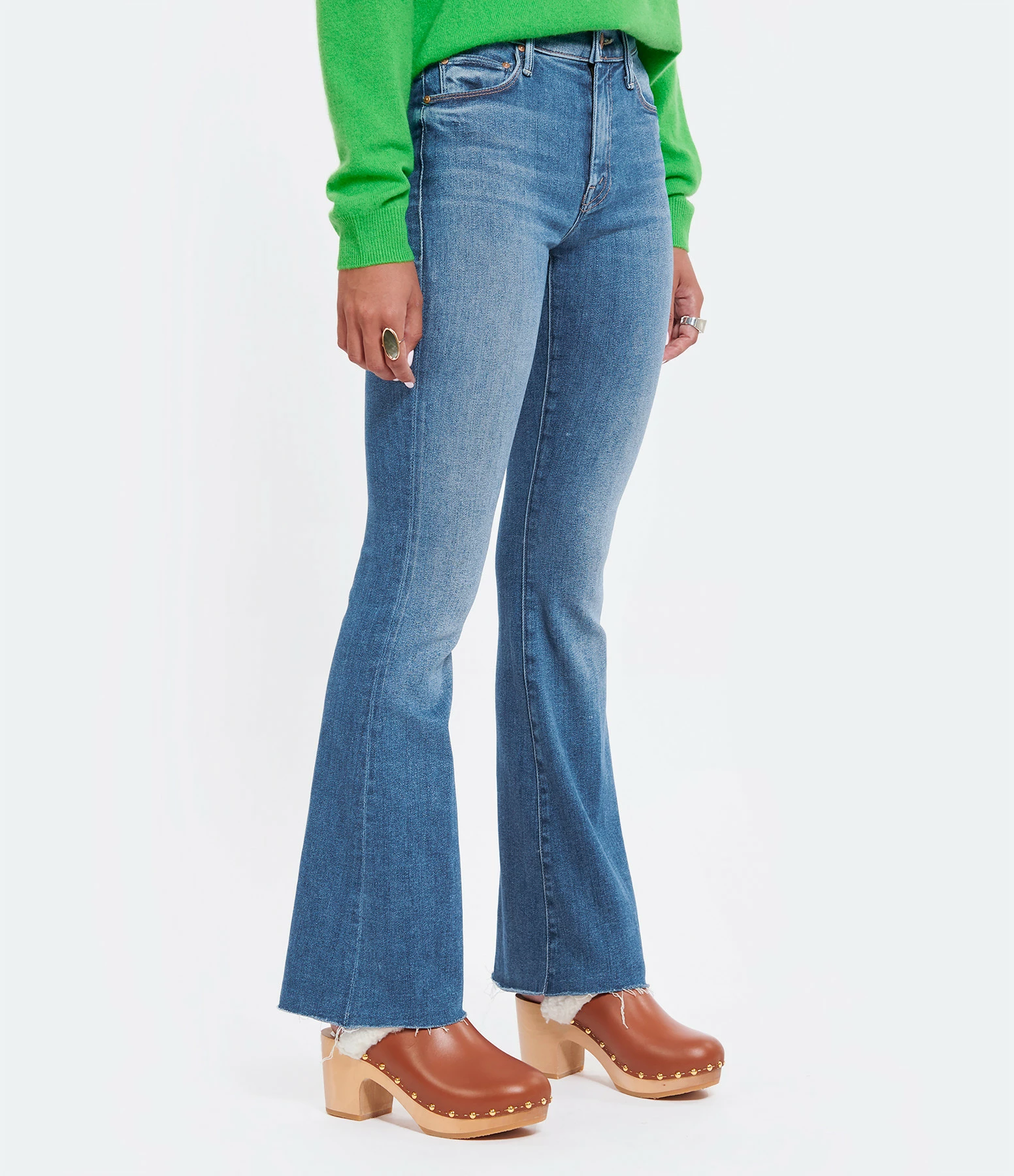 MOTHER Jean The Weekender Fray Denim A Groovy Kind Of Love – Image 4