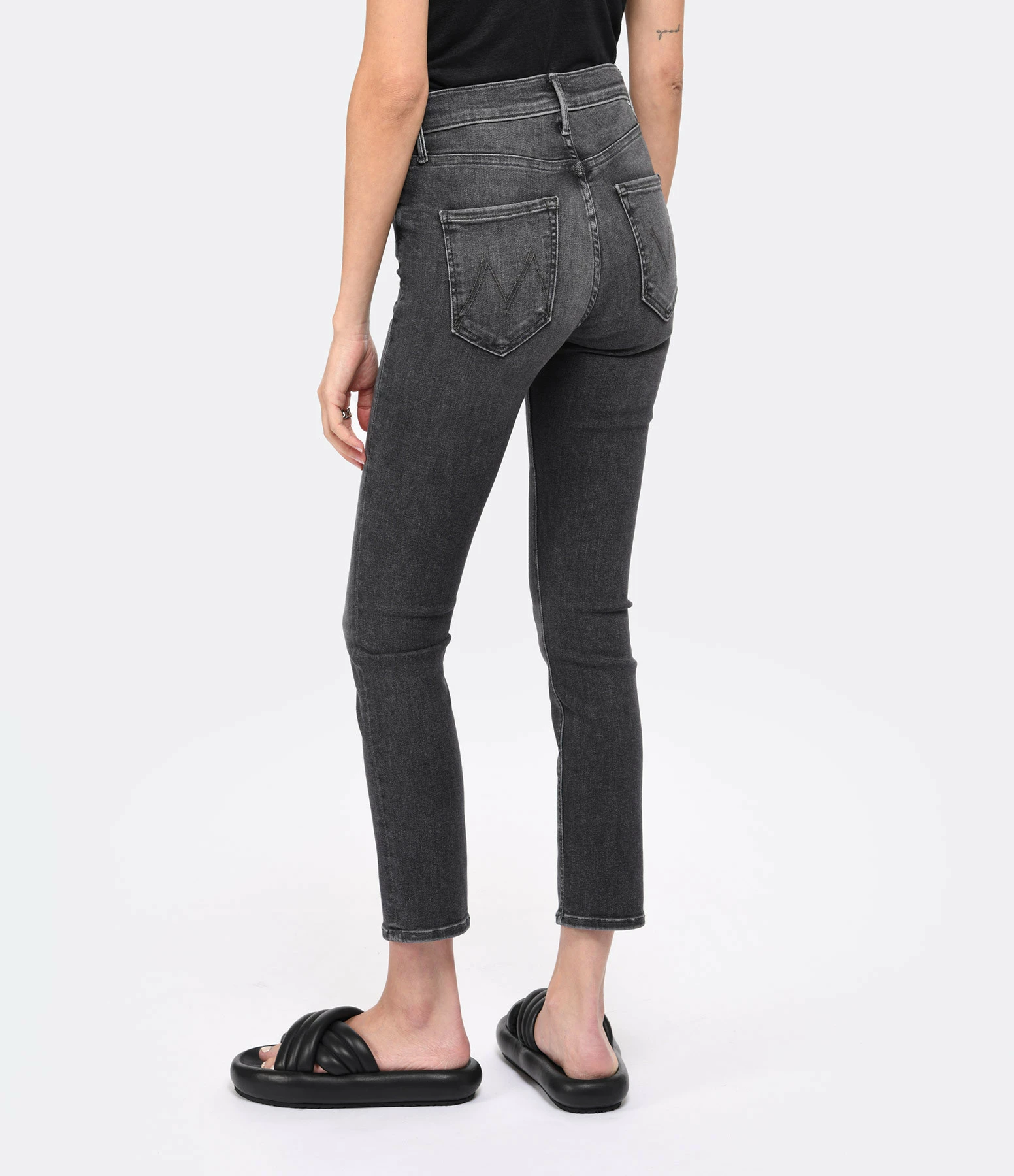 MOTHER Jean The Mid Rise Dazzler Denim Noir The Night Is Watchin 7 MOTHER Jean The Mid Rise Dazzler Denim Noir The Night Is Watchin – Image 5