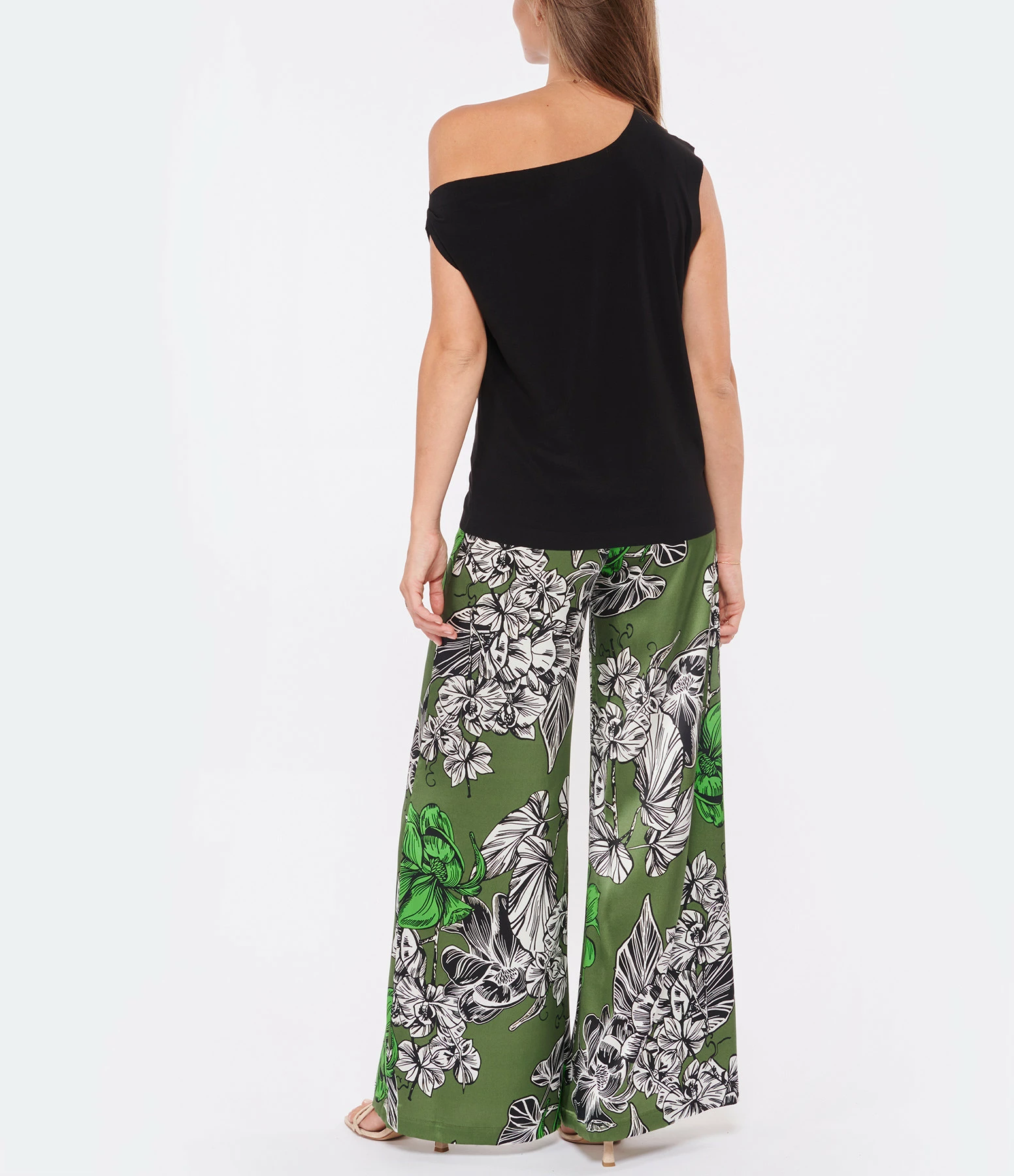 Norma Kamali Top Col Évasé Noir – Image 5