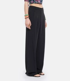 ROBERTO COLLINA Pantalon Noir 10 ROBERTO COLLINA Pantalon Noir -Boutique de vente ZIMMERMANN rcoll look20220322 14
